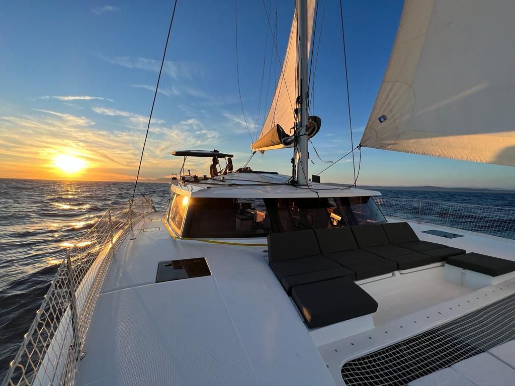 Une journée en catamaran de luxe à Canet : le programme idéal, du départ au retour